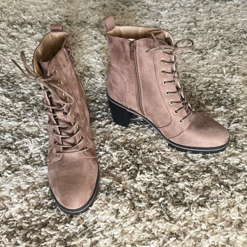 ZBY Lace-Up Suede Block Heel Ankle Boots Champagne Rose Size 7